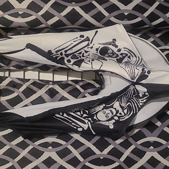 Hot Topic skeleton bathing suit.  Size Med. - Picture 5 of 8